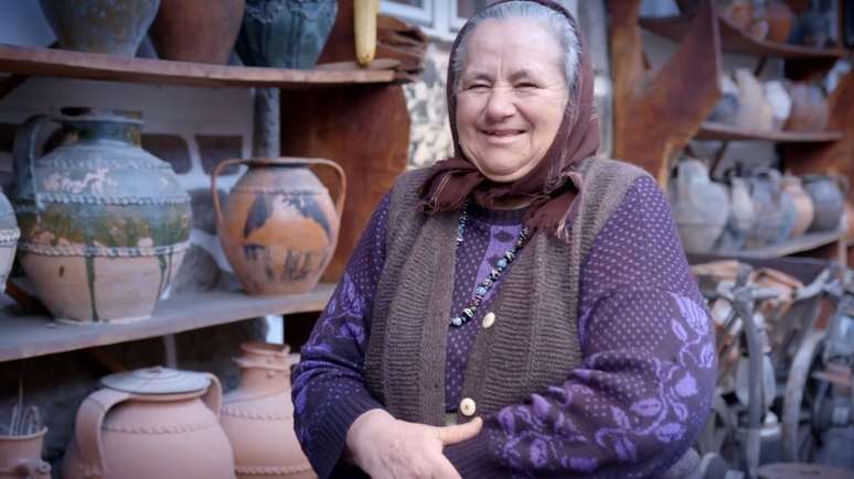 O lucro da venda das peças ajuda a manter viva a tradição de tecelagem da região