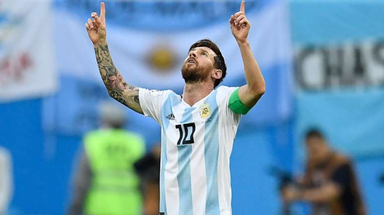 Messi comemora gol contra a Nigéria em jogo que classificou a Argentina às oitavas na Rússia