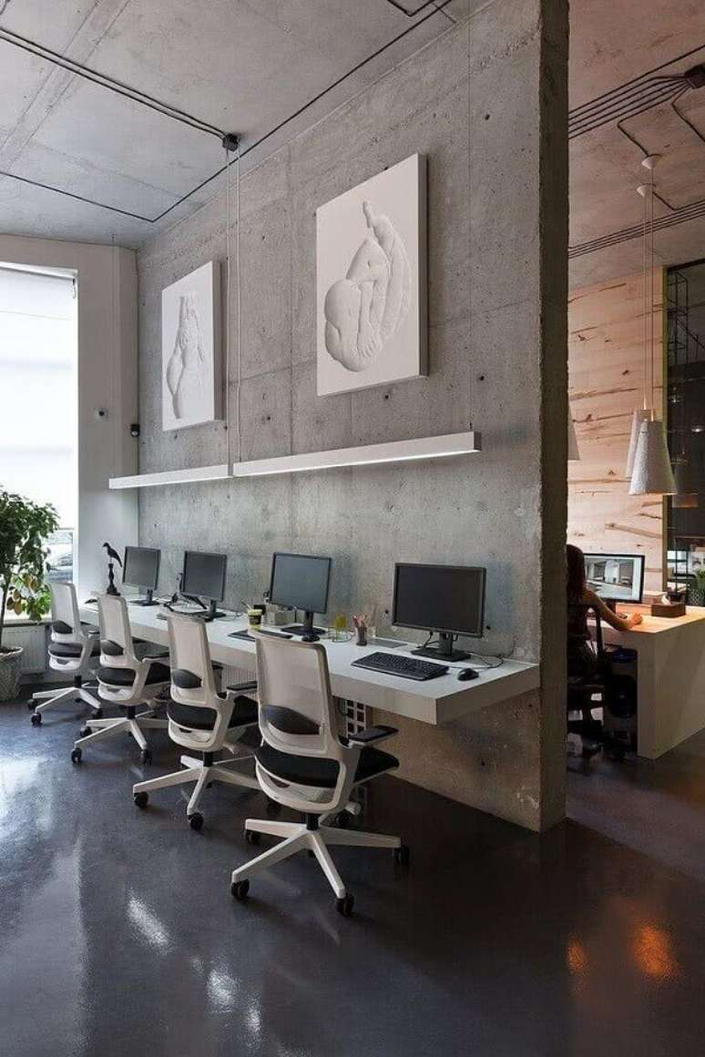 2. Decoração com móveis para escritório com design moderno