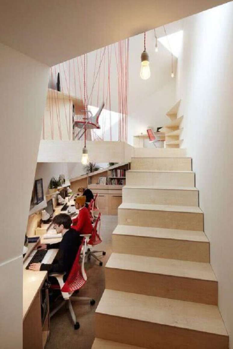 41. O pendente deu um toque moderno para a decora&ccedil;&atilde;o do ambiente corporativo