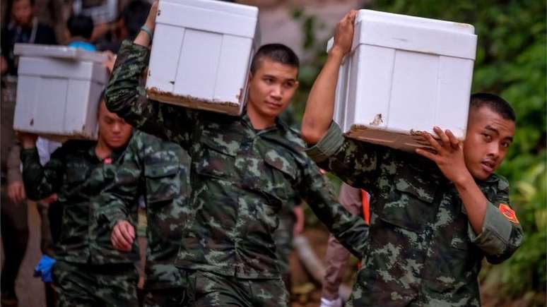 Militares também foram chamados para auxiliar nos esforços na Tailândia
