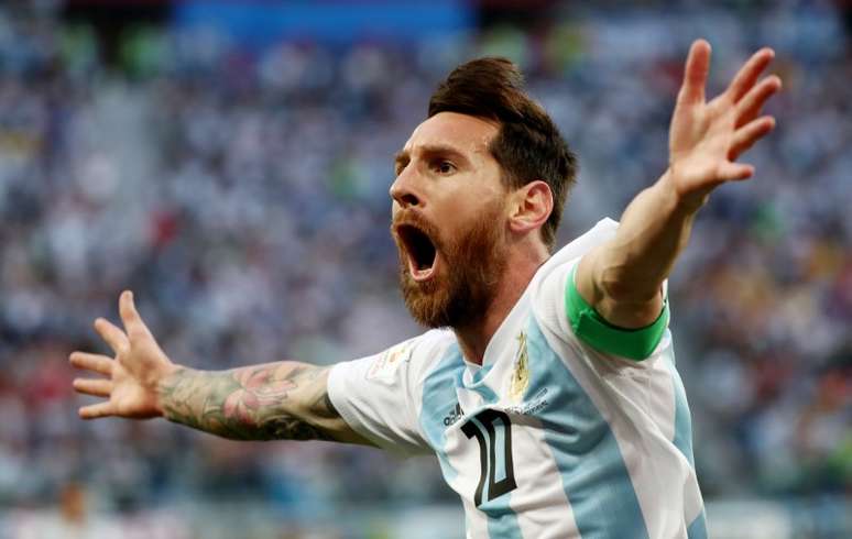 Messi comemora gol contra a Nigéria
