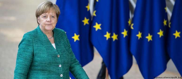 Merkel vinha sendo pressionada por partido da sua coalizão para lidar com questão de refugiados que chegam à Alemanha mesmo após terem sido registrados em outros países da UE.