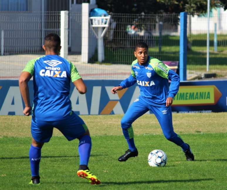 Capa treinou normalmente com a equipe neste domingo (Foto: André Palma Ribeiro/Avaí F. C.)