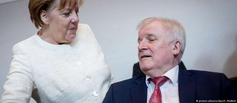 Merkel e seu ministro do Interior, Seehofer, protagonista da maior crise de seus quase 13 anos de governo