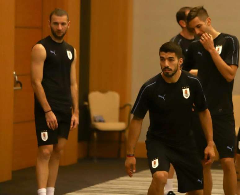O atacante Luis Suárez realizou trabalhos regenerativos com os outros titulares da seleção uruguaia (Divulgação)