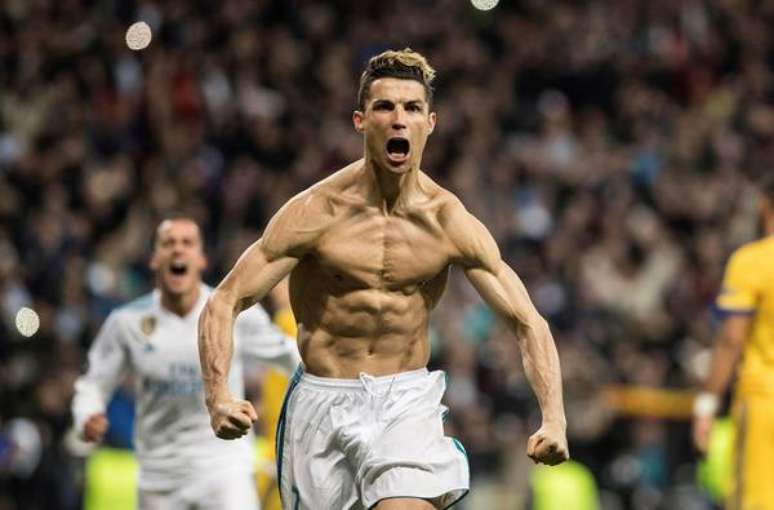 Cristiano Ronaldo comemora após marcar gol pela Juventus na Liga dos Campeões