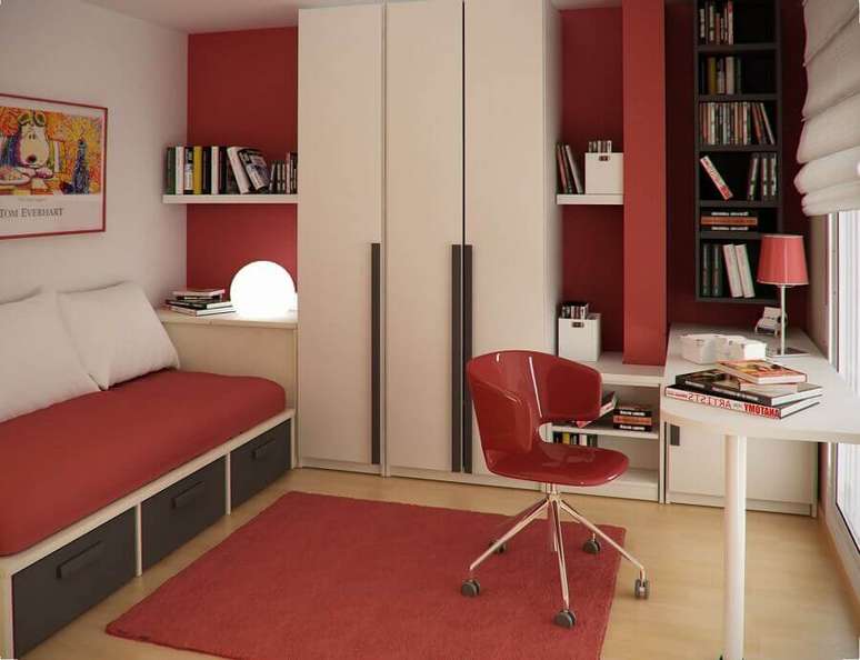 32. Quarto de solteiro decorado em tons de branco e vermelho com guarda roupa modulado solteiro