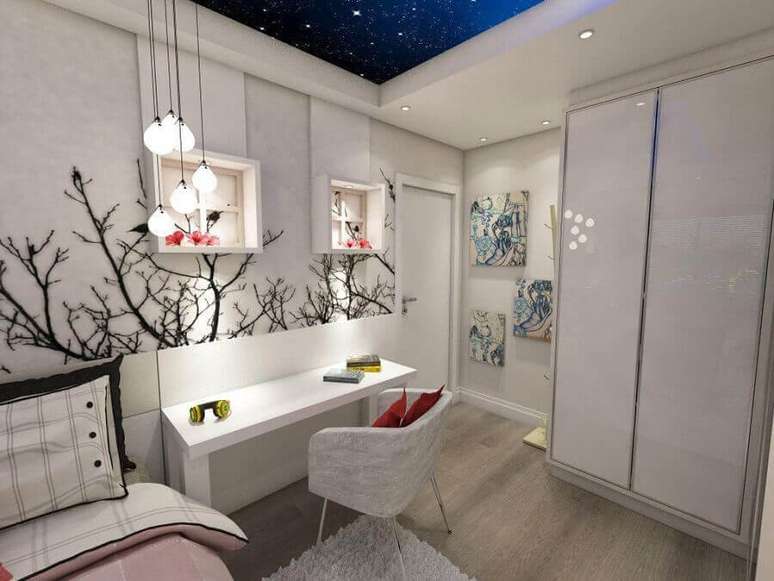 39. Decora&ccedil;&atilde;o moderna para quarto clena com pendentes e guarda roupa solteiro branco com portas de correr