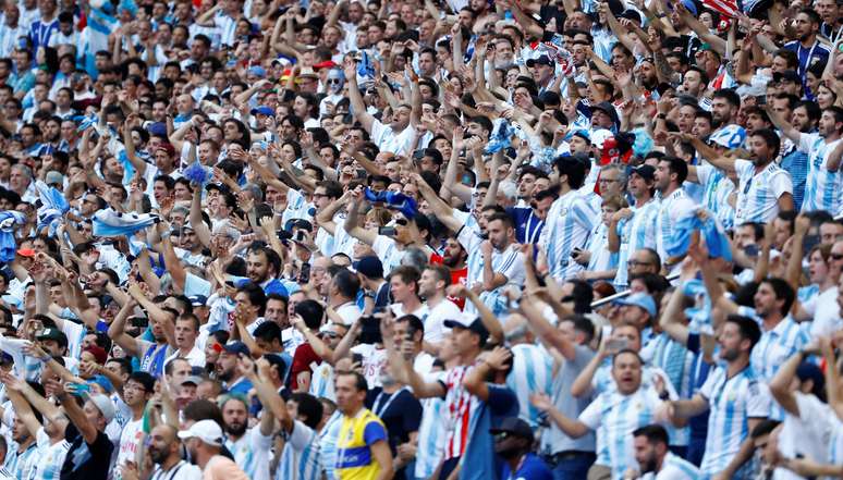 Torcida argentina no jogo da eliminação da seleção da Copa contra a França