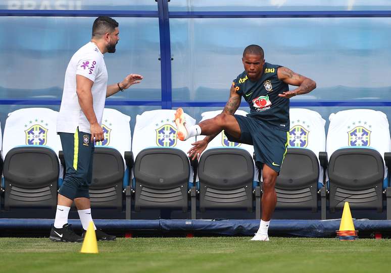 Douglas Costa treina em Sochi
 29/6/2018      REUTERS/Hannah McKay