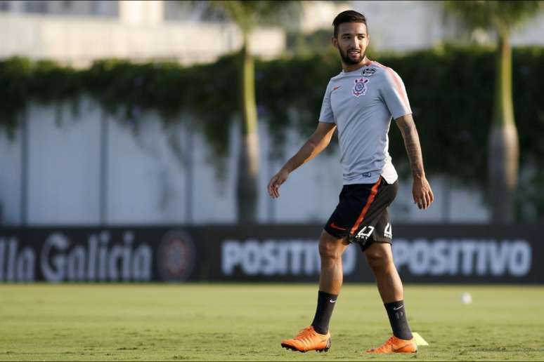 Clayson é dúvida no Corinthians para o amistoso contra o Cruzeiro (Foto: Daniel Augusto Jr)