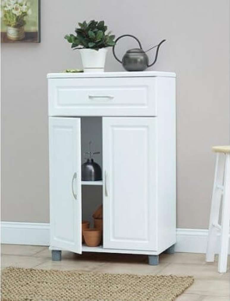 23. Arm&aacute;rio multiuso baixo para cozinha