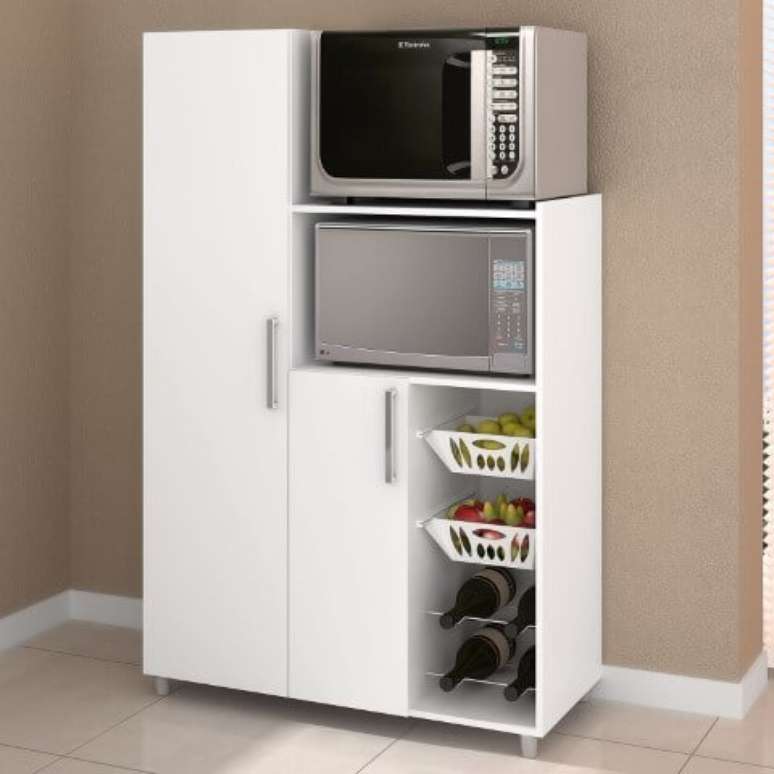 17. Exemplo de arm&aacute;rio multiuso com espa&ccedil;o para eletrodom&eacute;sticos, fruteira e adega