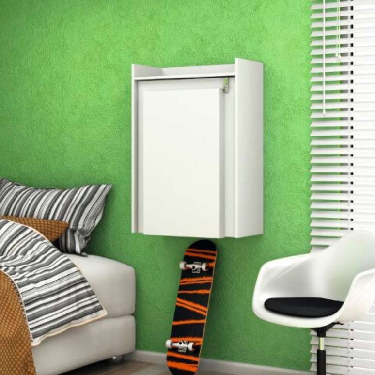 32. Arm&aacute;rio multiuso com mesa dobr&aacute;vel fechado