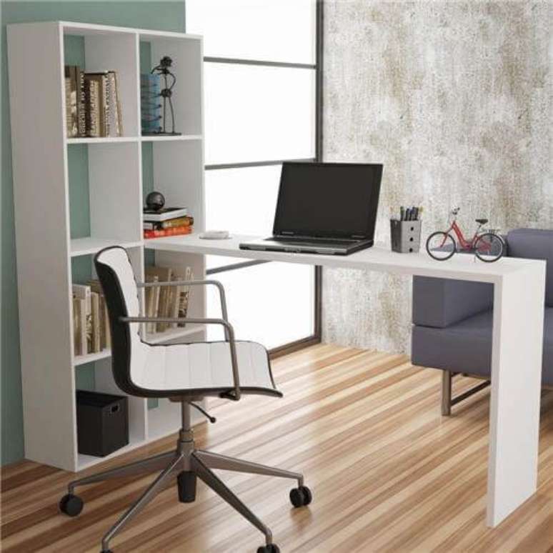 36. Arm&aacute;rio com nichos e mesa embutida