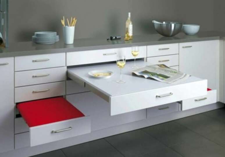 42. Arm&aacute;rio multiuso para cozinha com gavetas diversas
