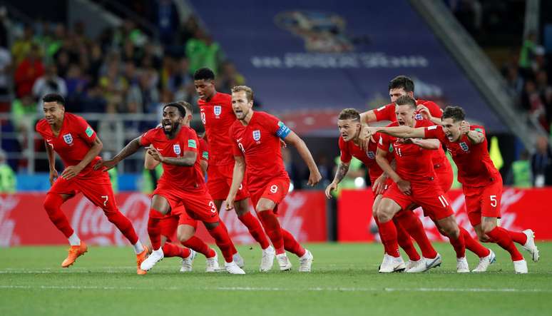 Inglaterra comemora classificação
