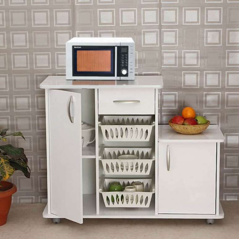 2. Cozinha com arm&aacute;rio multiuso com fruteira