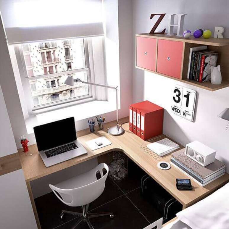 25 -Mesa para escrit&oacute;rio em L em madeira natural.