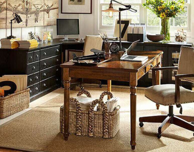 18 &ndash; Mesa para escrit&oacute;rio retro com gaveta.