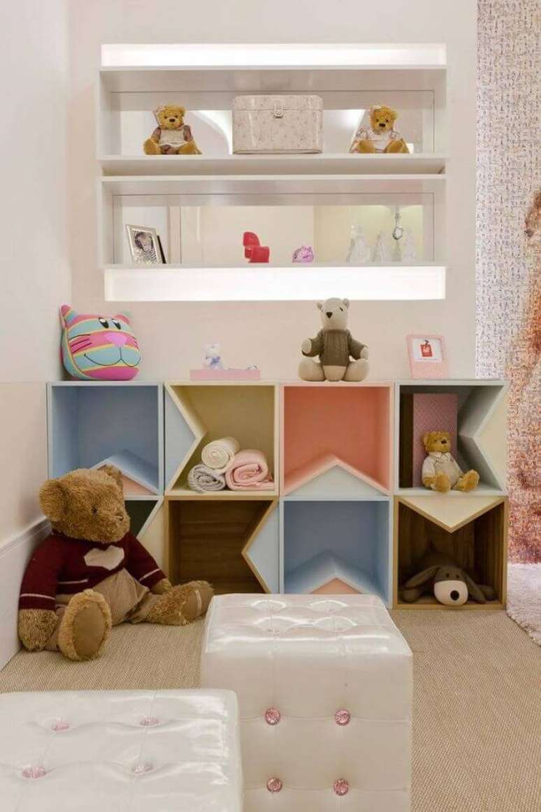 34. Ideias de como decorar nichos para quarto de bebê