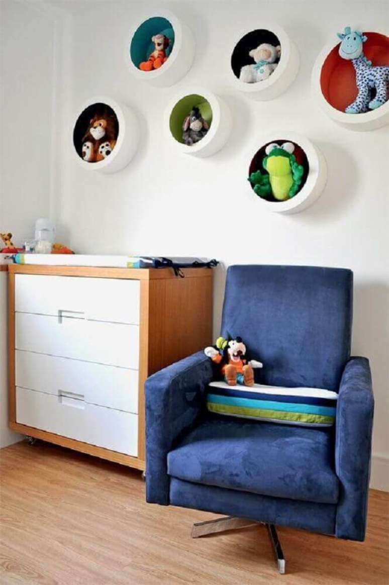 47. O nicho redondo para quarto de bebê pode receber uma cor mais forte na parte interna para criar profundidade