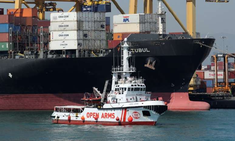 Barco de resgate chega a porto de Barcelona com imigrantes
04/07/2018
REUTERS/Albert Gea