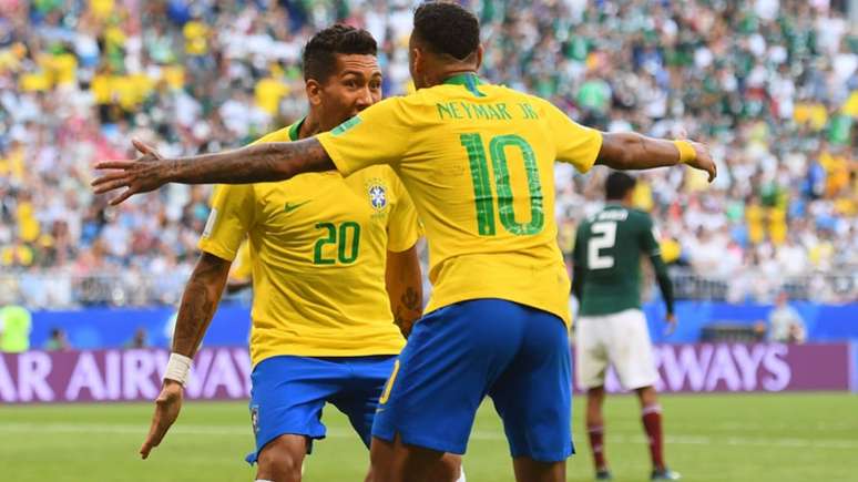 Neymar e Roberto Firmino marcaram os gols da classificação da Seleção Brasileira contra o México (Foto: AFP)