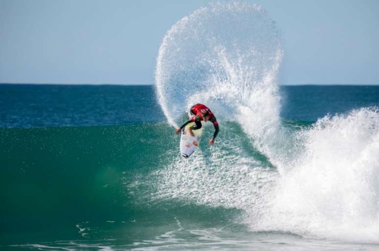 Gabriel Medina se classifica para as quartas de final em Jeffreys Bay (@WSL / Pierre Tostee)