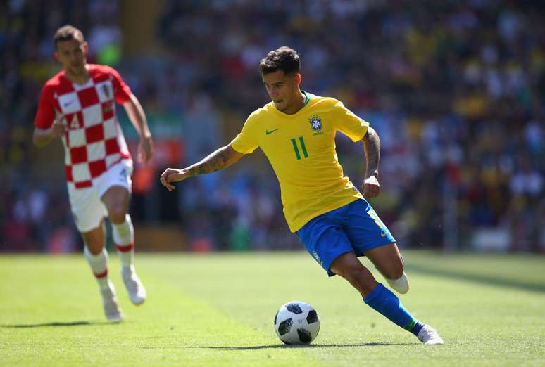 Coutinho conduz a bola em amistoso contra a Croácia, em junho de 2018