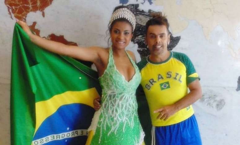 Edson Eddel com a bailarina do Faustão Dayane Nascimento: sem medo de cores no altar