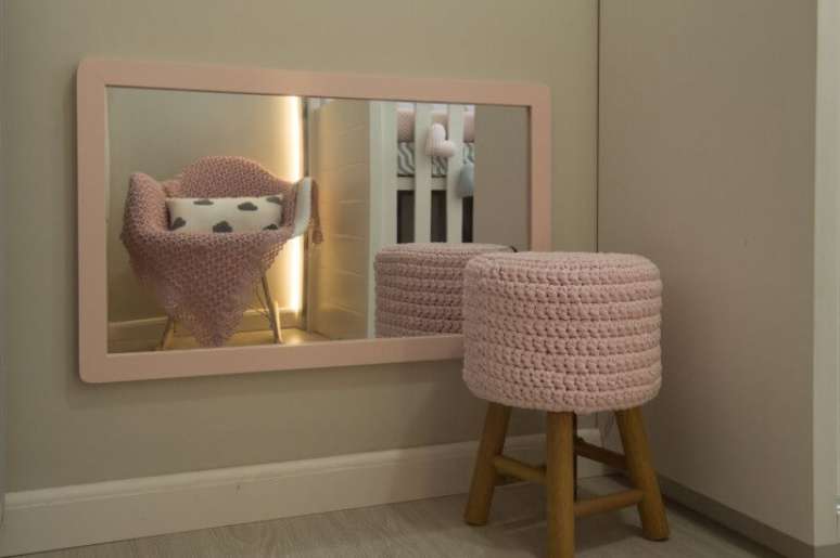 69. Espelho baixo em quarto montessoriano. Projeto de Debora Marquardt