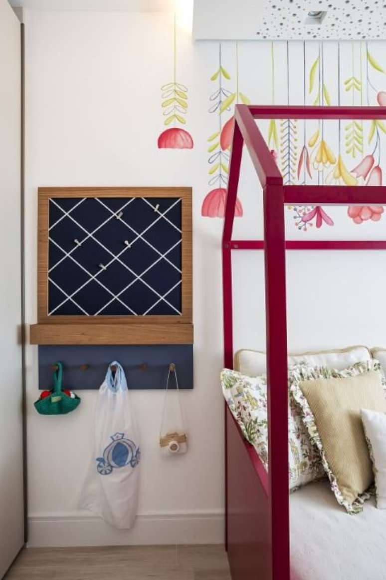 64. Quarto com itens na altura da crian&ccedil;a. Projeto de Helena Koki