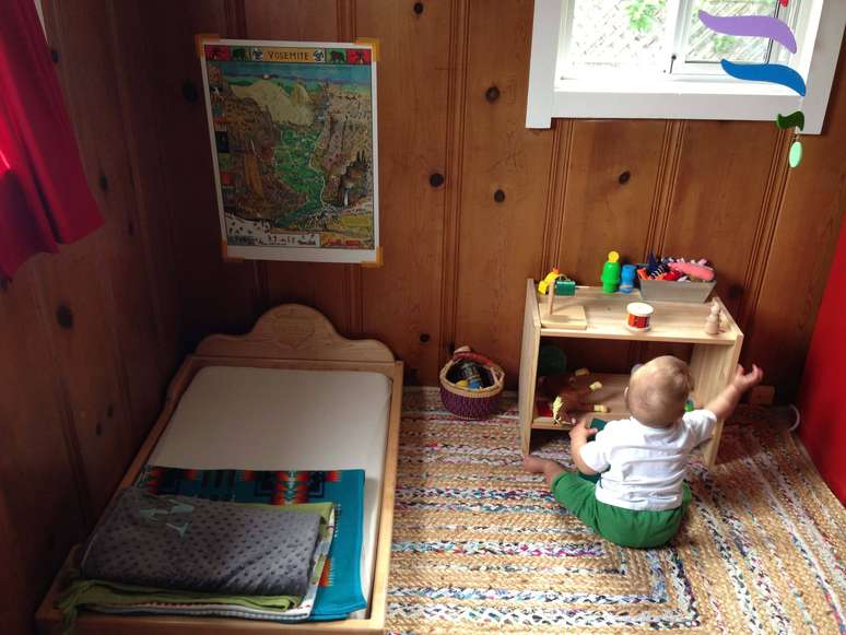 44 &ndash; Quarto todo feito em madeira &eacute; aconchegante para o beb&ecirc;