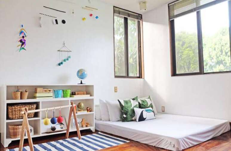31 &ndash; Quarto montessoriano bem iluminado faz com que a crian&ccedil;a desperte melhor