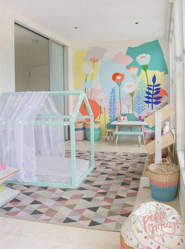 15 &ndash; Seguran&ccedil;a &eacute; importante no quarto montessoriano e as cores pastel s&atilde;o muito usadas nesse tipo de decora&ccedil;&atilde;o tamb&eacute;m