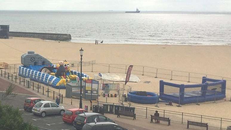 Local onde a menina de tr&ecirc;s anos brit&acirc;nica morreu ao ser arremessada de um brinquedo infl&aacute;vel