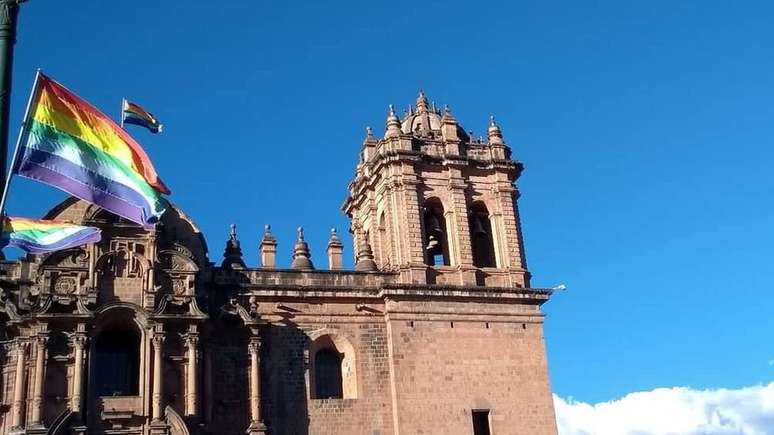 A bandeira atual de Cusco é baseada na tradição dos Incas - mas não há nenhuma evidência de que eles realmente utilizassem o símbolo