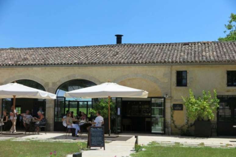 O La Chapelle fica em meio aos vinhedos do Château Giraud em Sauternes