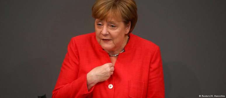Na véspera, Merkel defendeu o acordo sobre refugiados em discurso no Bundestag