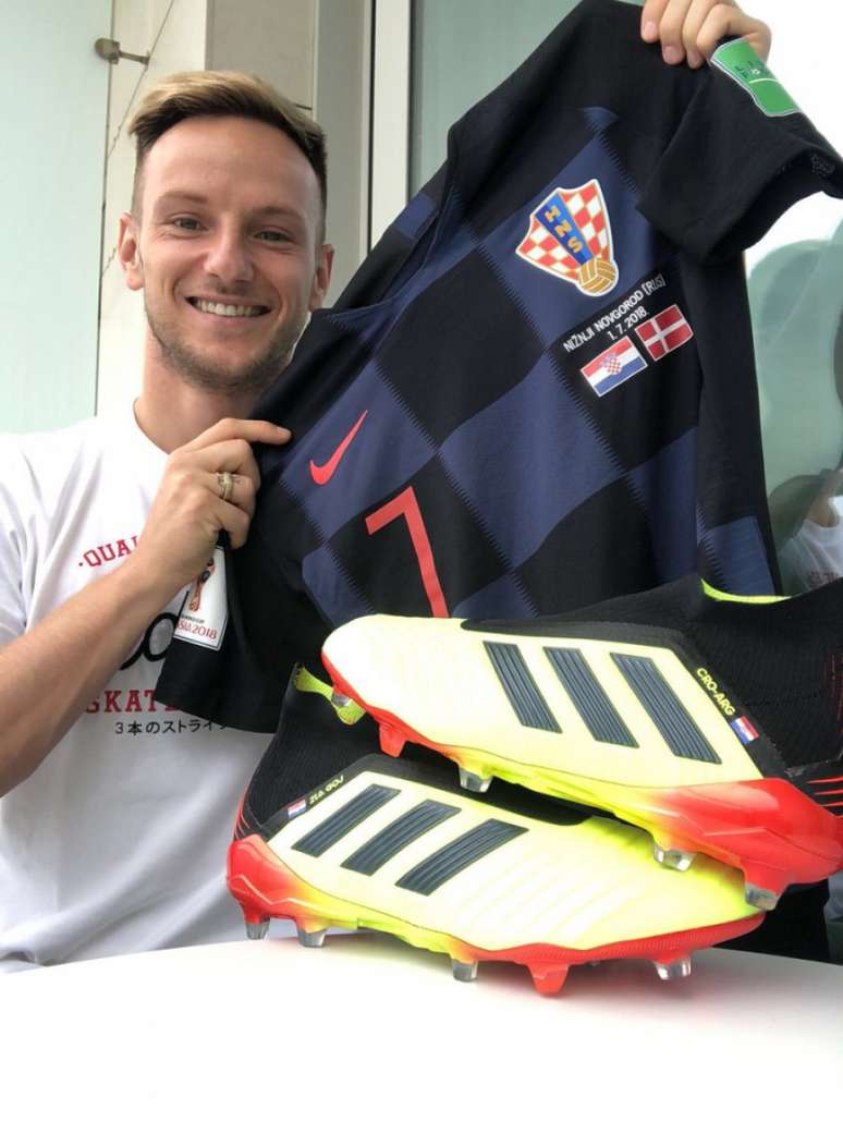 Rakitic com a camisa do jogo contra a Dinamarca e a camisa da partida contra a Argentina - FOTO: Reprodução