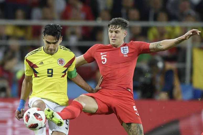 Stones esteve em campo na partida entre Colômbia e Inglaterra (Foto: AFP)