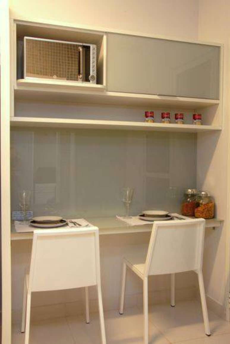 6. Cozinha compacta em cores claras. Projeto de Teresinha Nigri