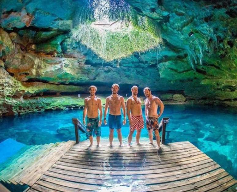 Youtubers morreram em cachoeira do Canadá.