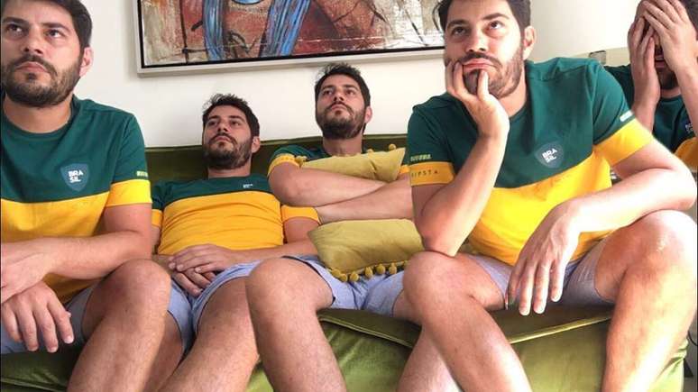 Evaristo Costa e suas 'reações' ao jogo do Brasil.