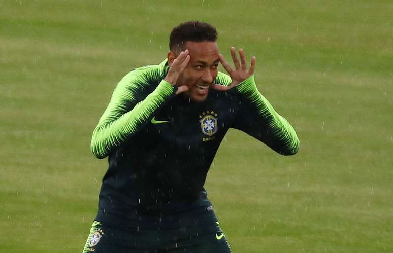 Neymar em treino do Brasil