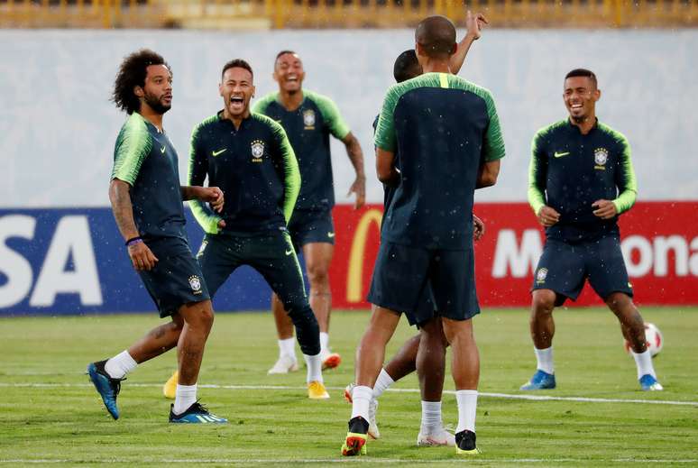 Jogadores brasileiros em treino antes da partida contra a Bélgica