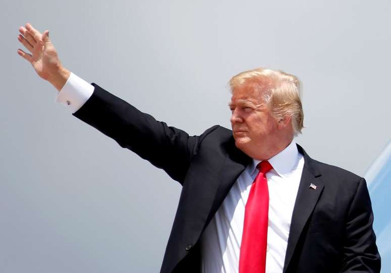 Presidente dos EUA, Donald Trump, acena antes de embarcar no  Air Force One
05/07/2018
REUTERS/Joshua Roberts