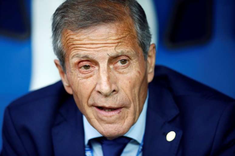 Oscar Tabárez deve sair do comando da seleção do Uruguai, e o nome de Aguirre é especulado para assumir o cargo